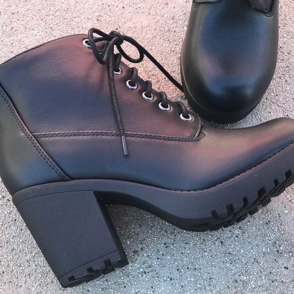 Matte Black Military Lace-Up Lug Heel Combat Boot - Picture 3 of 7